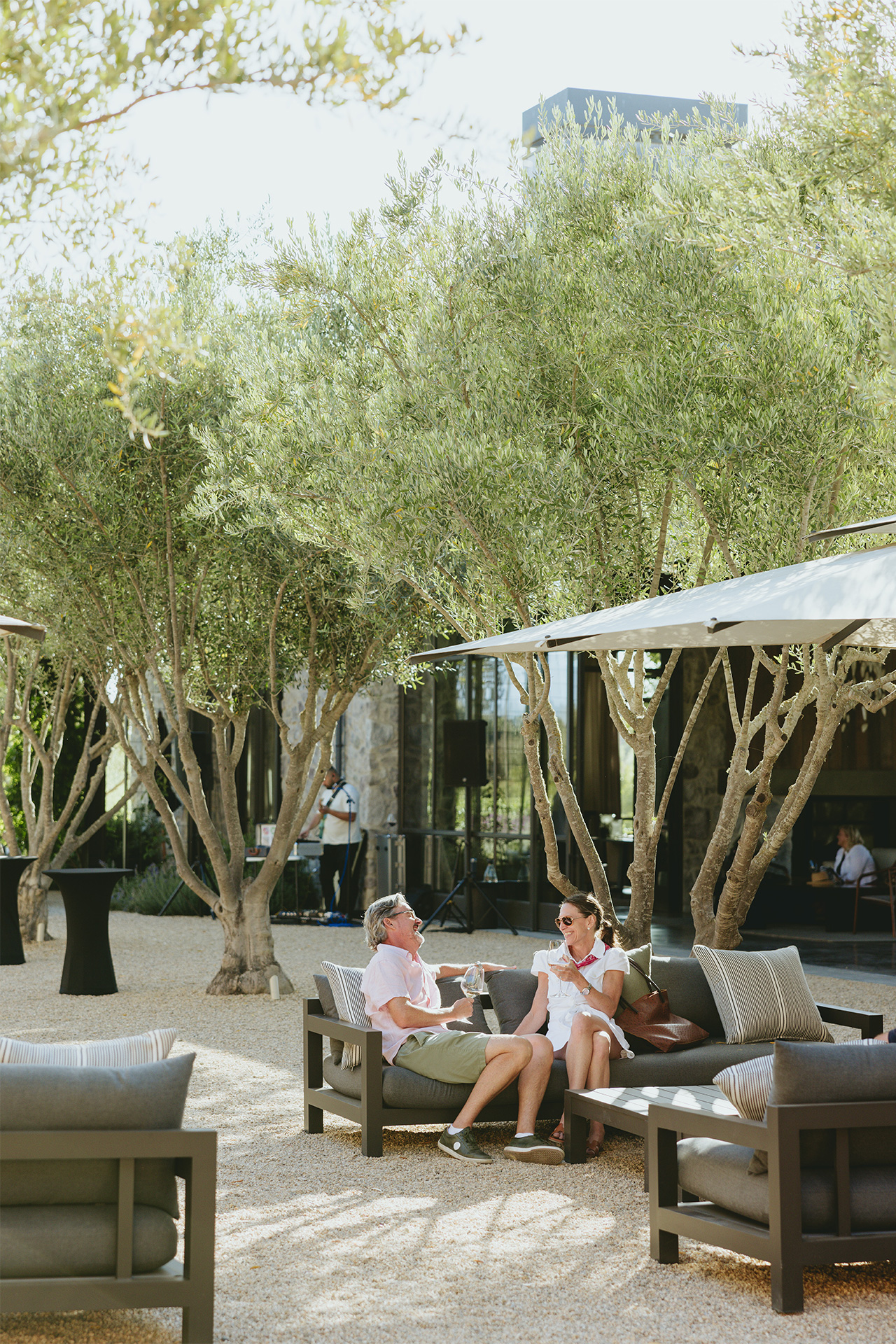 Couple drinking wine outside